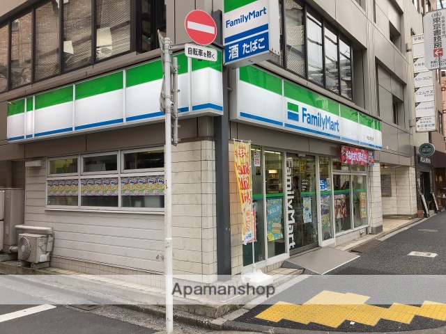 コンビニ　ファミリーマート神田和泉町店（コンビニ）まで247m