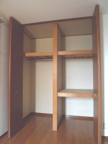 収納　２階の北側洋室にはクローゼットをご用意！！