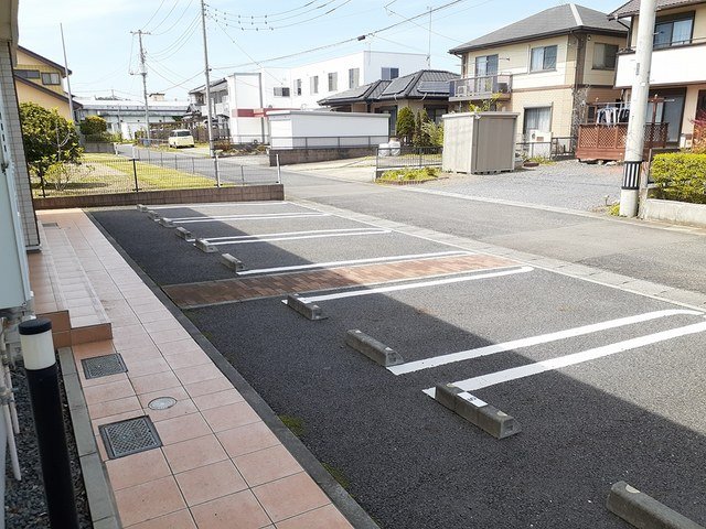 駐車場　車をお持ちの方に嬉しい駐車場付きの物件です
