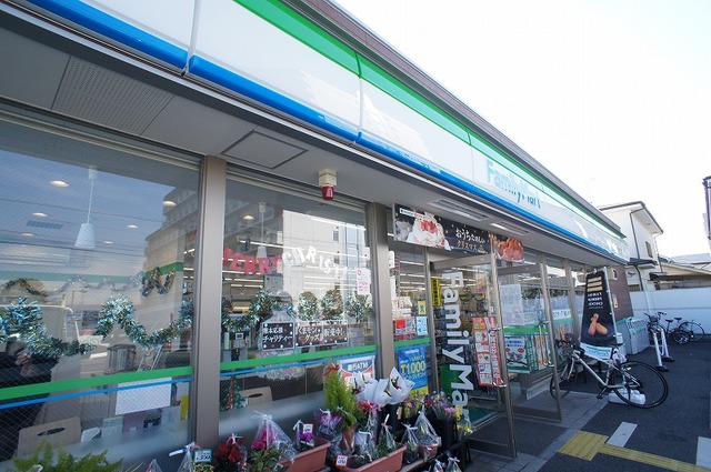 コンビニ　ファミリーマート 新狭山二丁目（コンビニ）まで500m