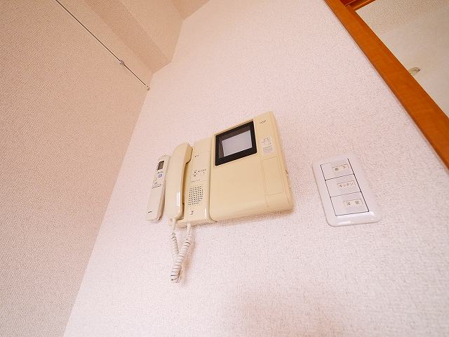 セキュリティ　お顔が見えるモニター付きインターホンもございます。