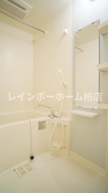 バス・シャワールーム　浴室乾燥機があります