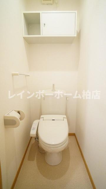 トイレ　温水洗浄便座です