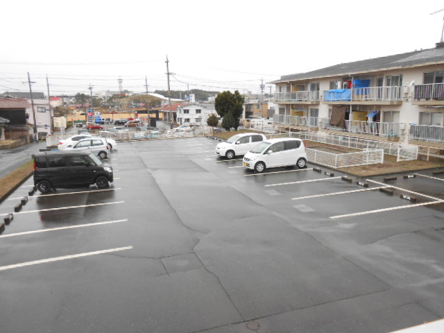 駐車場　広々駐車場
