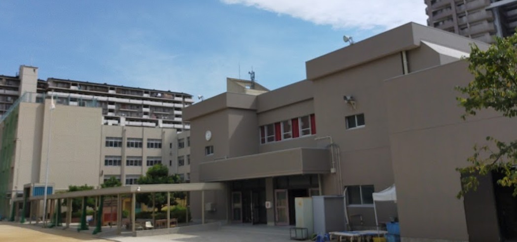 中学校　大阪市立友渕中学校（中学校）まで584m