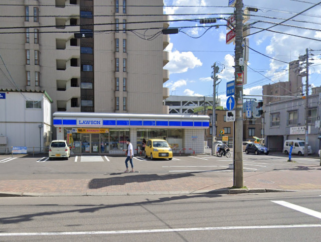 コンビニ　ローソン札幌南9条西八丁目店（コンビニ）まで150m