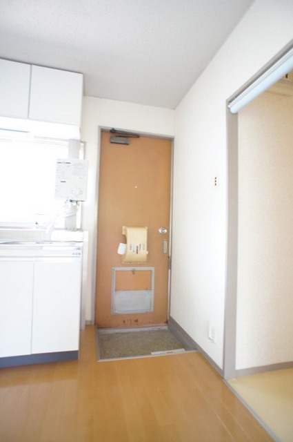 玄関　玄関ポスト付ですので大切な郵送物紛失も防止できます