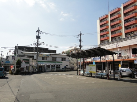 コンビニ　コンビニ（コンビニ）まで560m