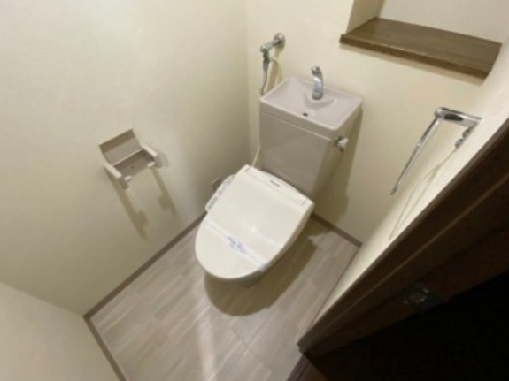 トイレ　トイレです。ウォシュレット付を探している方、おすすめです。