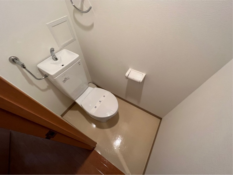 トイレ　こちらはトイレです。清潔感があり、安心して使用できます。