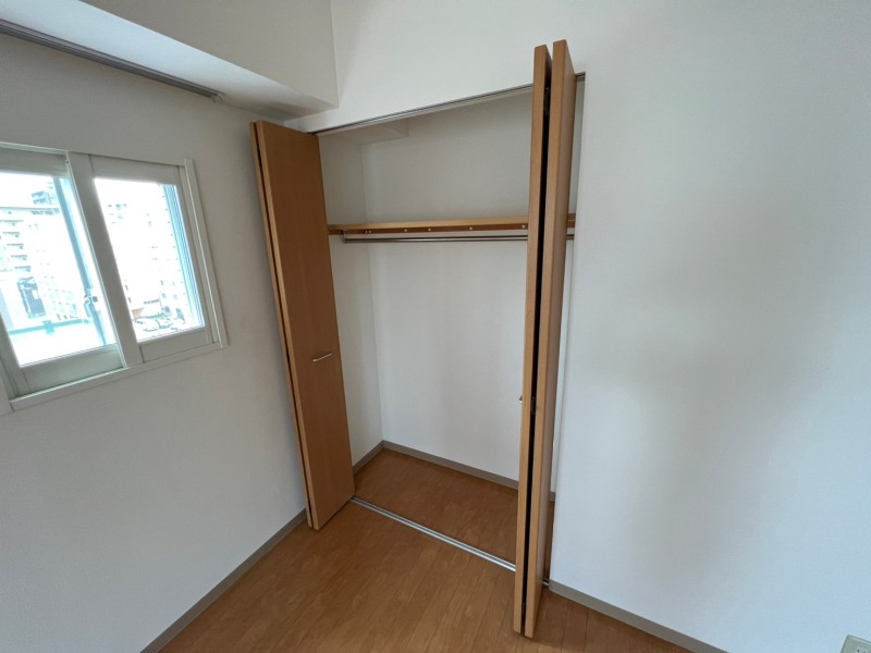 収納　寝室の収納です。部屋がすっきり片付きます。