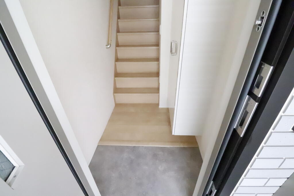 玄関　※同物件、別部屋になります。