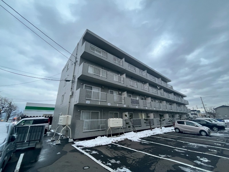 建物外観　札幌市北区新川４条「ルブランプルミエ」
