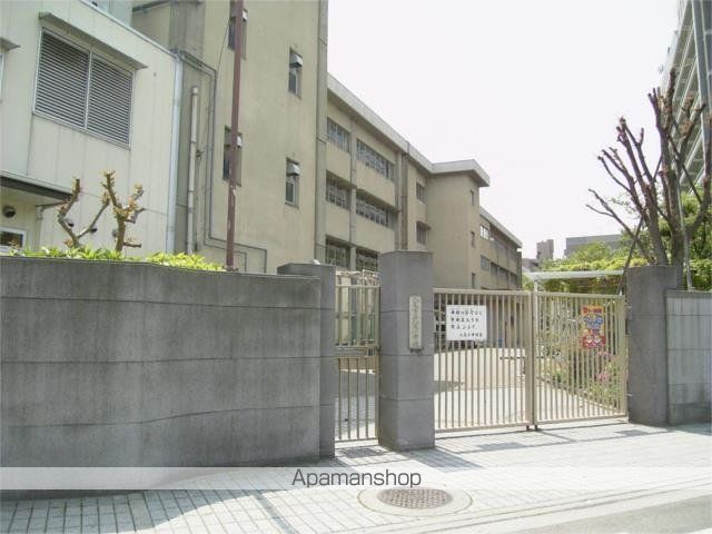 小学校　八尾市立八尾小学校（小学校）まで605m