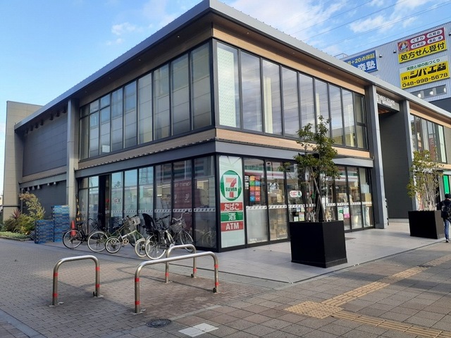 コンビニ　セブンイレブン 八潮駅南口店（コンビニ）まで700m