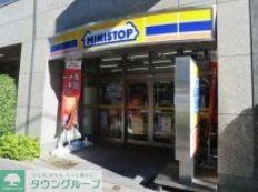コンビニ　ミニストップ新宿左門町店（コンビニ）まで410m