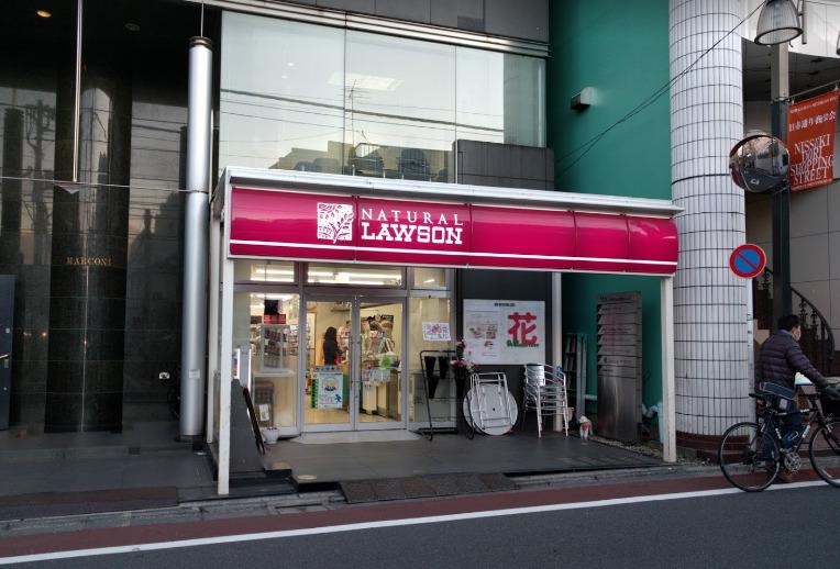 コンビニ　ナチュラルローソン港日赤通り店（コンビニ）まで215m