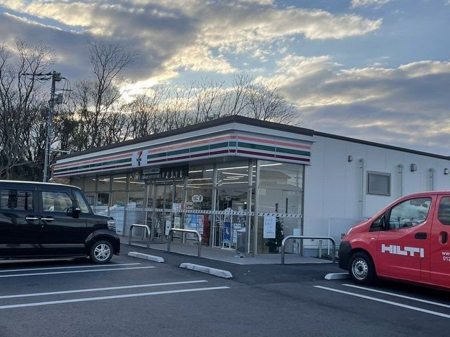 コンビニ　セブンイレブン（コンビニ）まで650m
