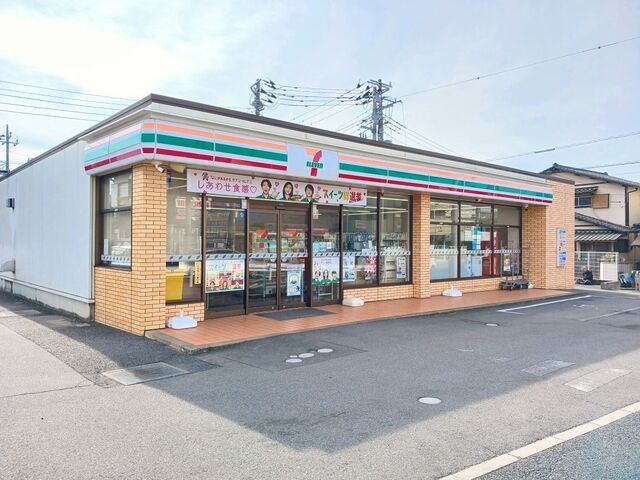 コンビニ　セブンイレブン（コンビニ）まで300m