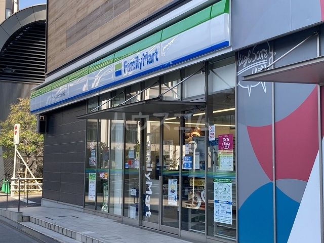 コンビニ　ファミリーマート　マーケットスクエアささしま店（コンビニ）まで833m