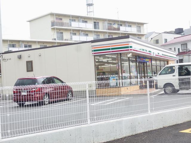 コンビニ　セブンイレブン（コンビニ）まで130m