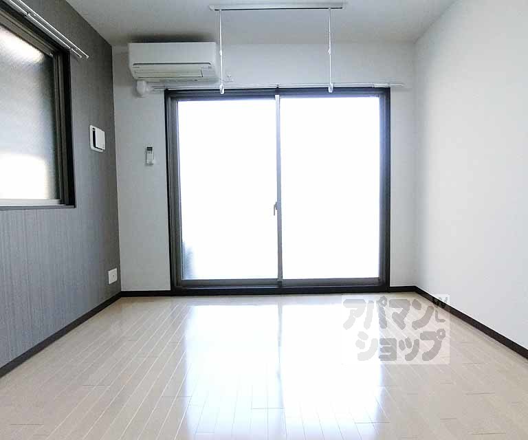 Residence西小路小米町の居間写真