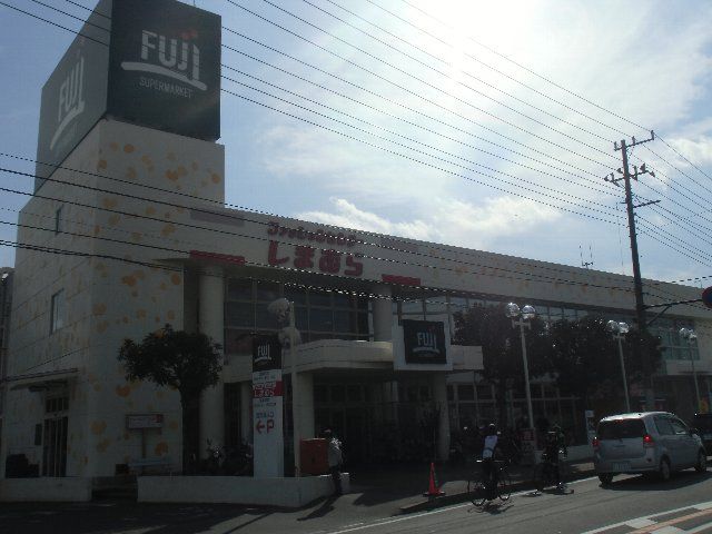 スーパー　ＦＵＪＩ三崎店（スーパー）まで387m