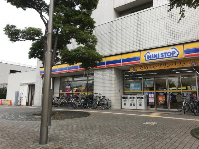 コンビニ　ミニストップ南砂町駅前店（コンビニ）まで389m