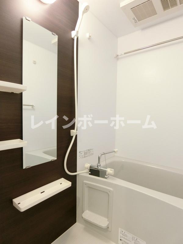 バス・シャワールーム　コンパクトで使いやすいお風呂です