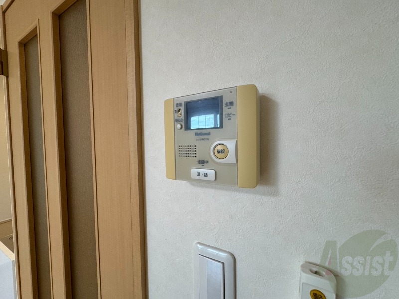 セキュリティ　ＴＶモニター付インターホンです。来客者の顔が見えるので安心！