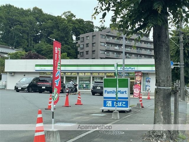 コンビニ　ファミリーマート（コンビニ）まで1218m