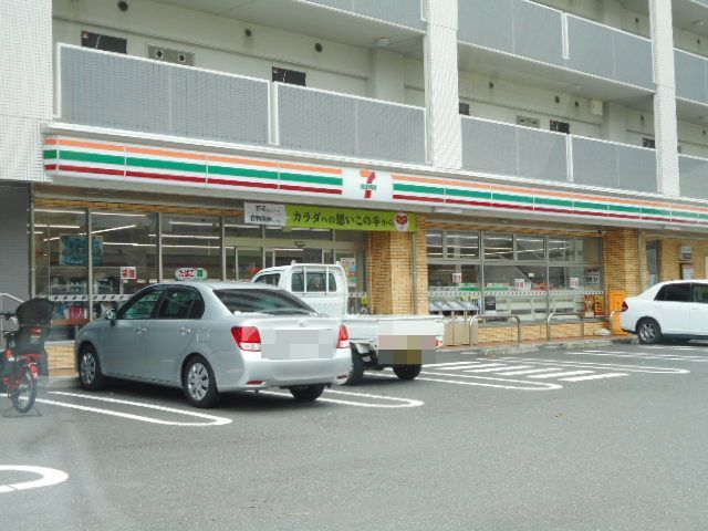 コンビニ　セブンイレブングランシップ前店（コンビニ）まで240m