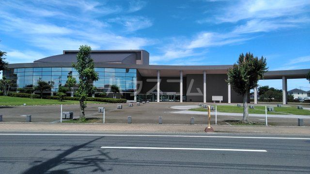 図書館　常陸大宮市立図書情報館（図書館）まで1009m