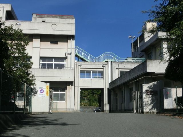 小学校　朝日ヶ丘小学校（小学校）まで859m