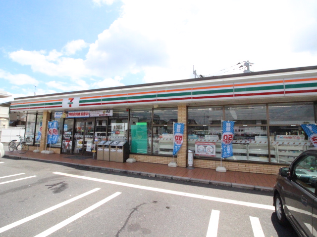 コンビニ　セブンイレブン行橋神田町店（コンビニ）まで305m