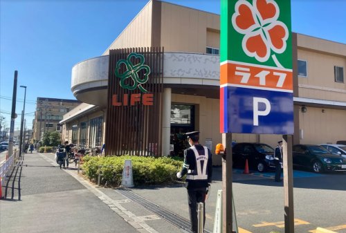 スーパー　ライフ上池台店（スーパー）まで818m