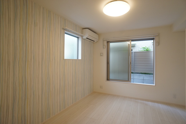 居室・リビング　２面採光なので、暖かな日差しが注ぐ明るいお部屋です♪