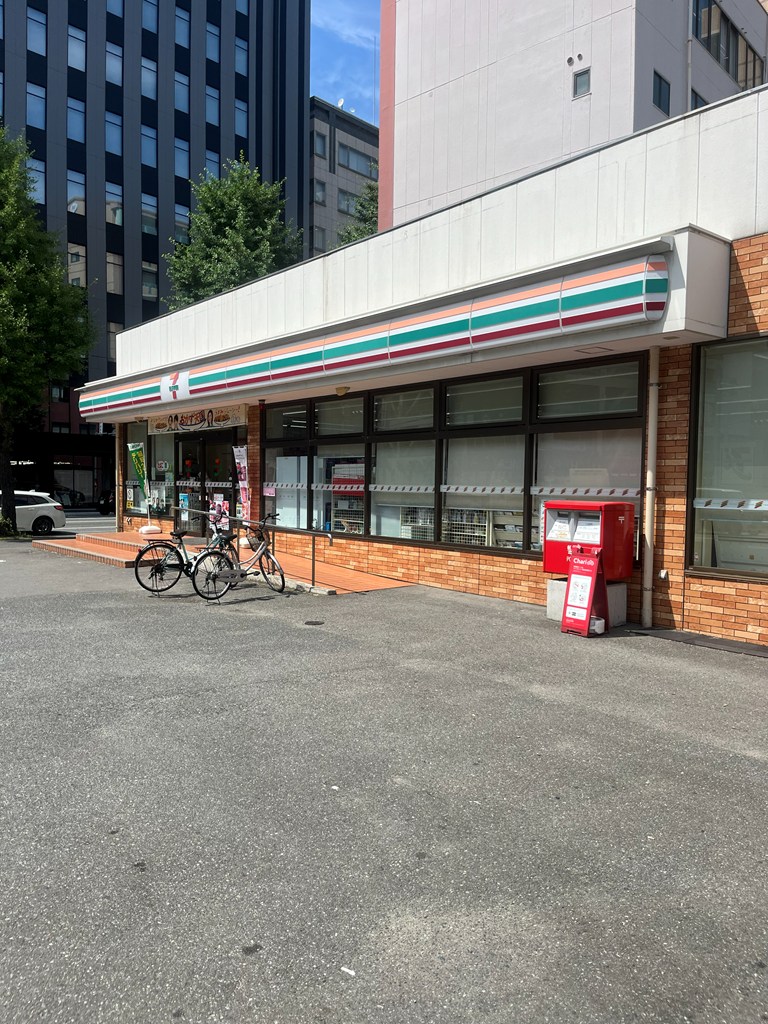 コンビニ　セブンイレブン博多比恵町店（コンビニ）まで211m