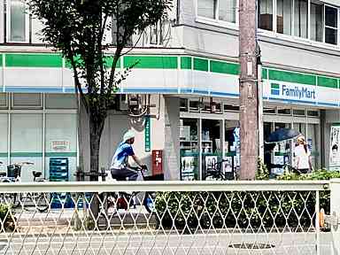 コンビニ　ファミリーマート大東町二丁目店（コンビニ）まで181m