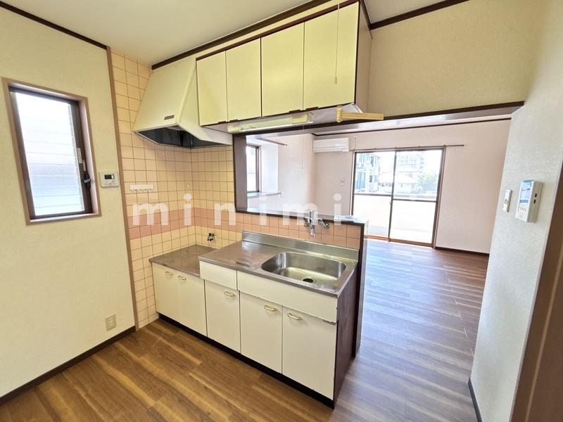 キッチン　※写真は他号室を含む為現状優先とさせて頂きます
