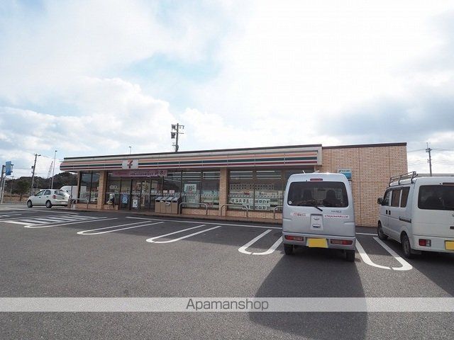 コンビニ　セブンイレブン（コンビニ）まで1300m