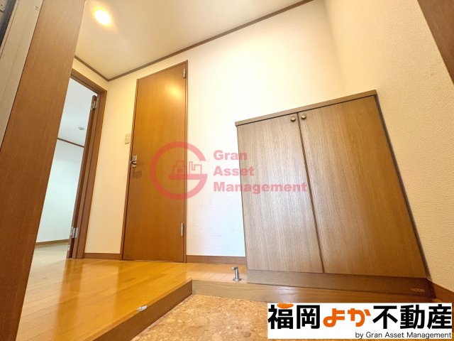 玄関　【福岡よか不動産】明るい玄関です