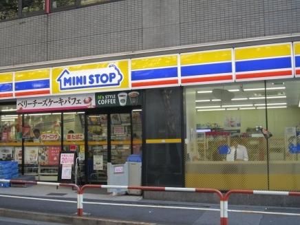 コンビニ　ミニストップ町屋４丁目店（コンビニ）まで392m