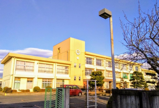 小学校　甲賀市立綾野小学校（小学校）まで1200m