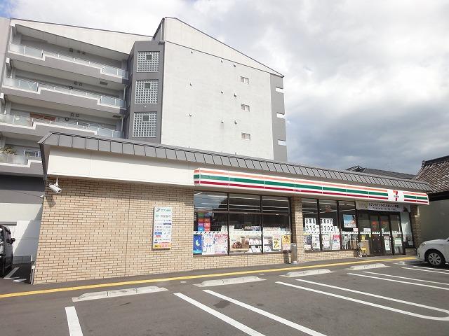 コンビニ　セブンイレブン 葛野大路花屋町店（コンビニ）まで150m