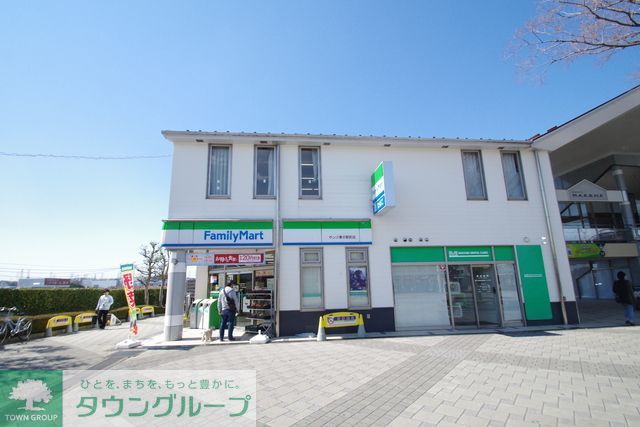 飲食店　ファミリーマート（飲食店）まで880m