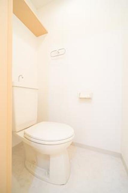 トイレ　※写真は同タイプ住戸です。