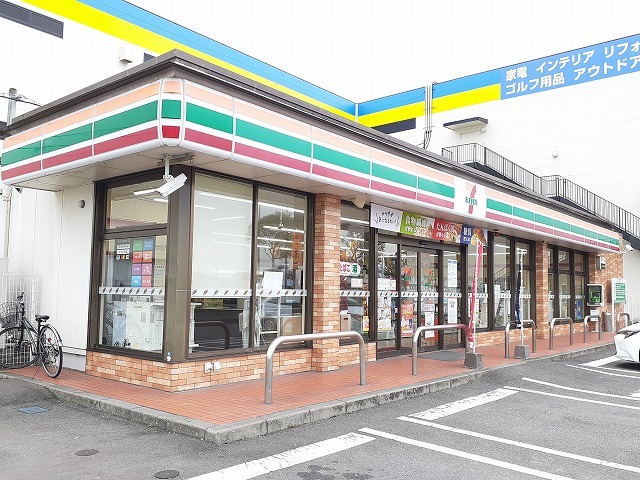 コンビニ　セブンイレブン宮崎花ヶ島町店（コンビニ）まで400m