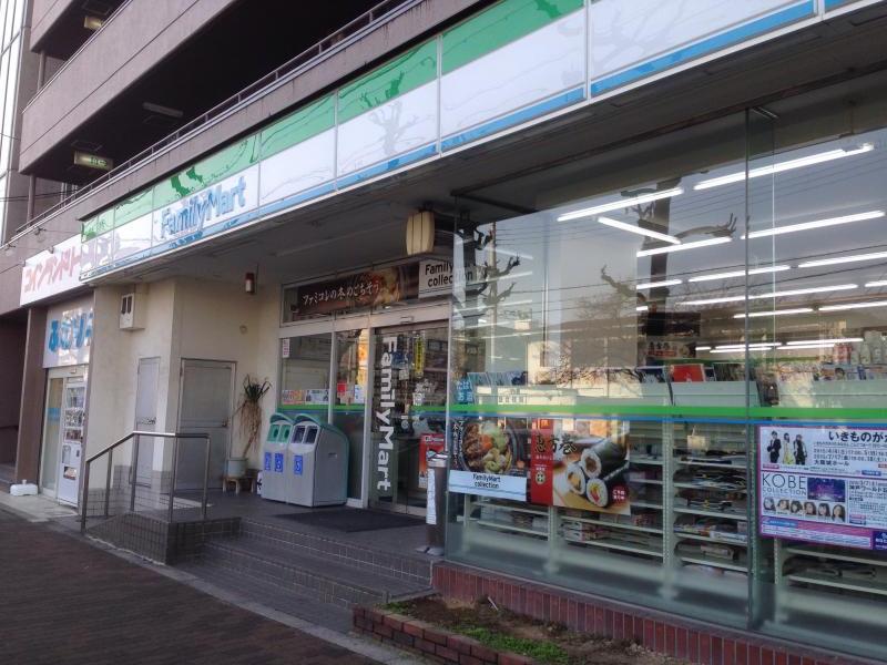 コンビニ　ファミリーマート城東鴫野西店（コンビニ）まで734m