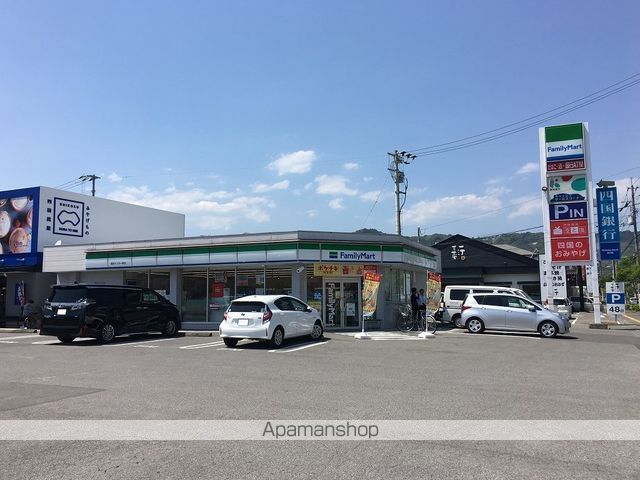 コンビニ　ファミリーマート（コンビニ）まで495m